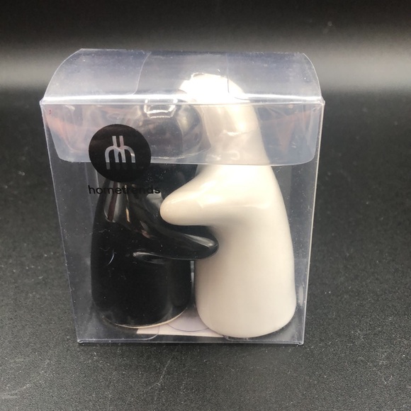 Hugging Ghost Salt and Pepper Shakers Home Trends Black and White - Picture 6 of 7